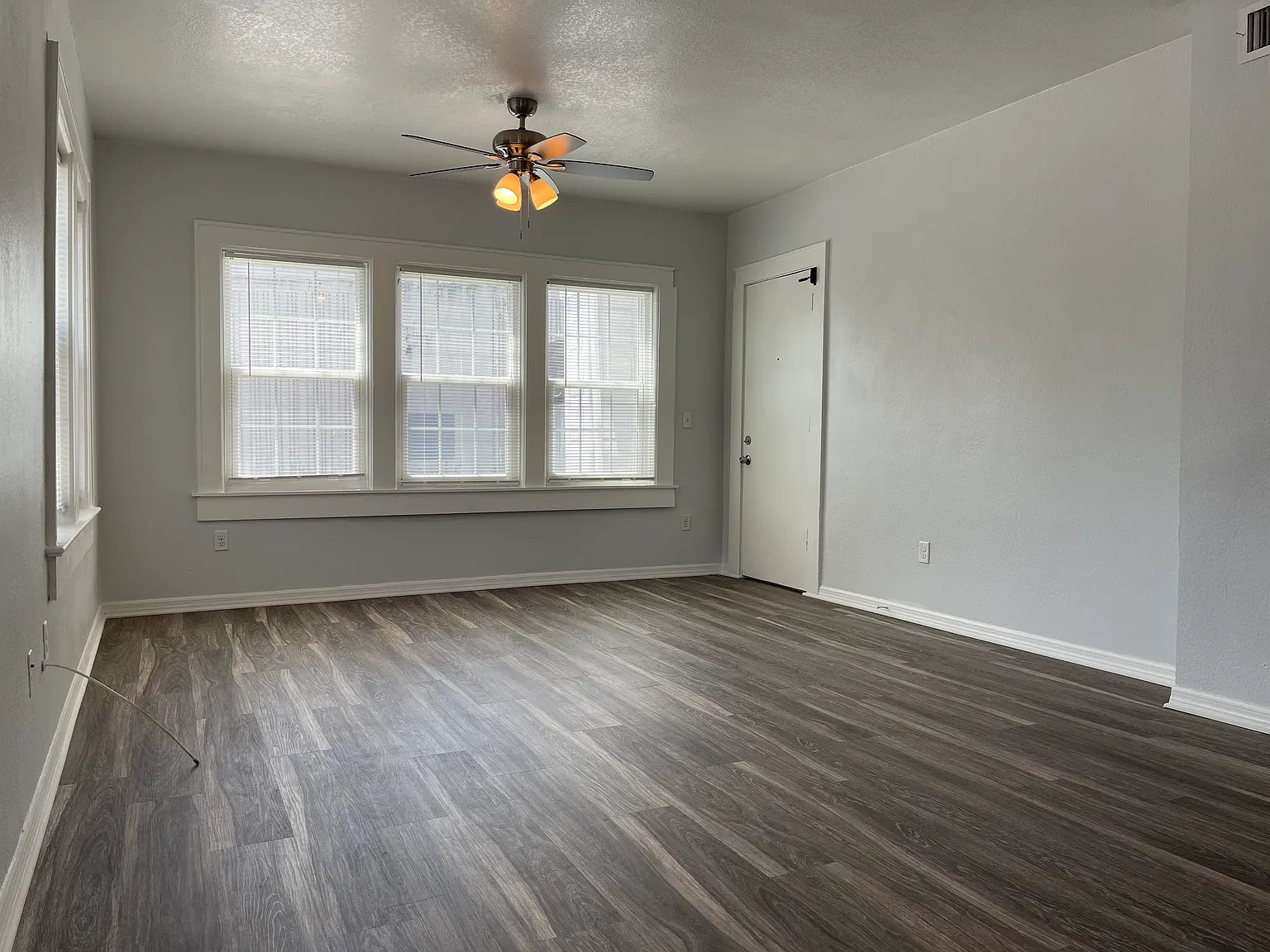1 bed, 500 sqft, $1,500 — Photo 3