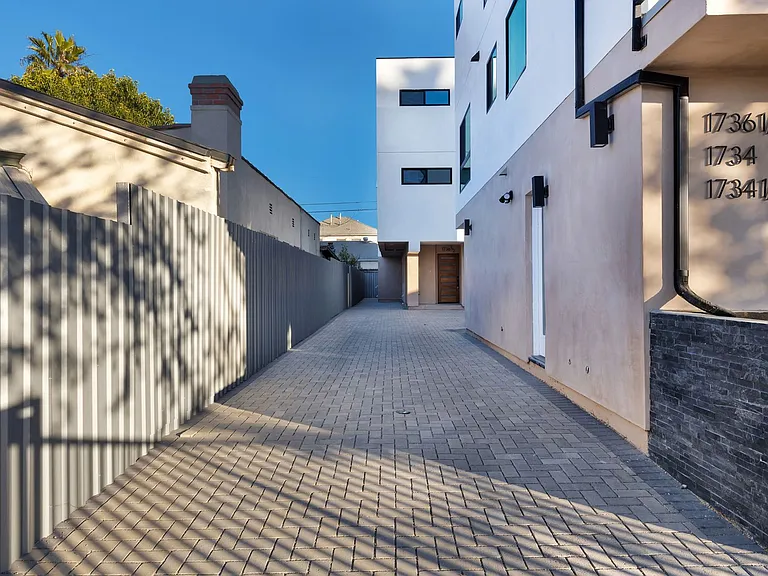 Best Priced Luxury 4 & 5 Bed Townhomes in Mid-City! — Photo 7