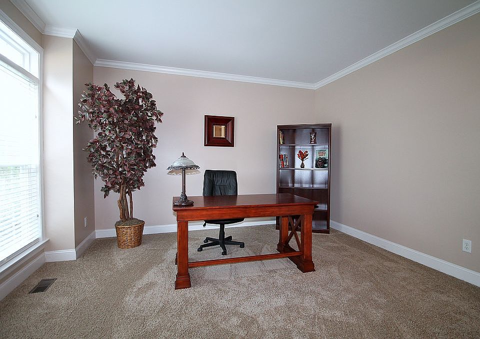 1st image of 1403 Leeds Dr