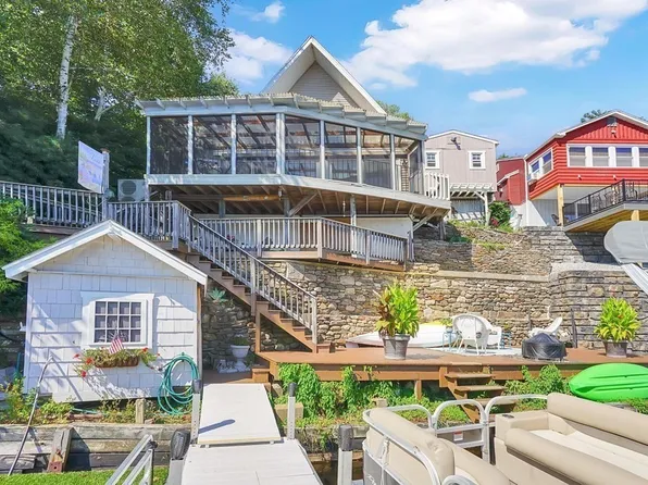 2 N Leisure Dr, Holland, MA 01521