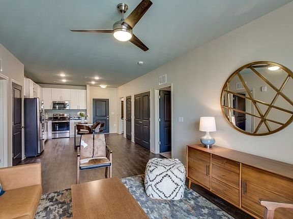 4th image of 200 Main St #611