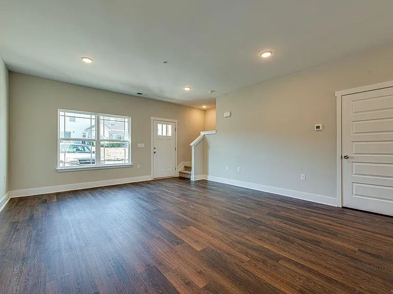 1052 Wells Way — Photo 3