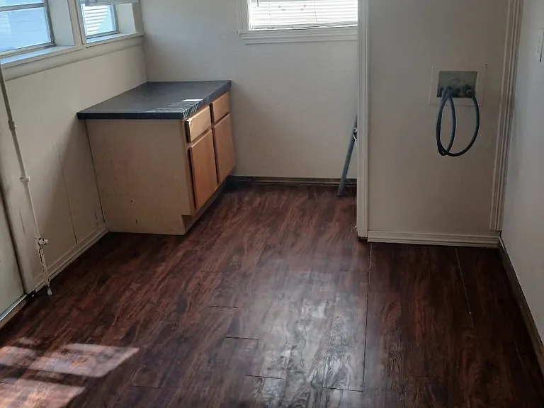 120 S Creek Ave — Photo 9