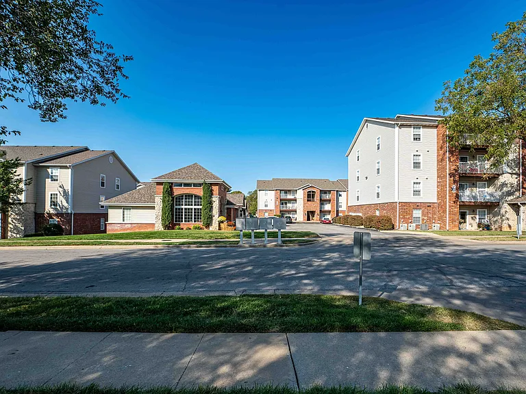 Battlefield Park Apartments — Photo 125