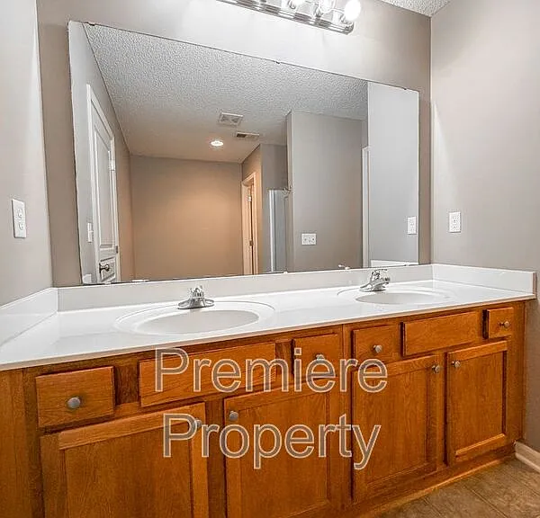 264 N Hedge Ln — Photo 17