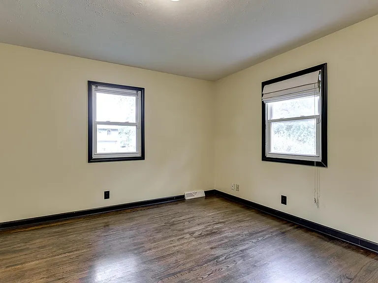 9630 Taylor St — Photo 10