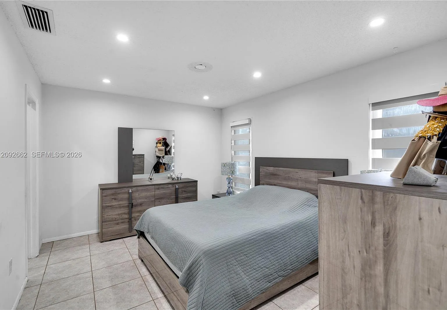 3 bed, 1437 sqft, $4,300 — Photo 3