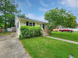 6268 Poplar St, Chincoteague, VA 23336