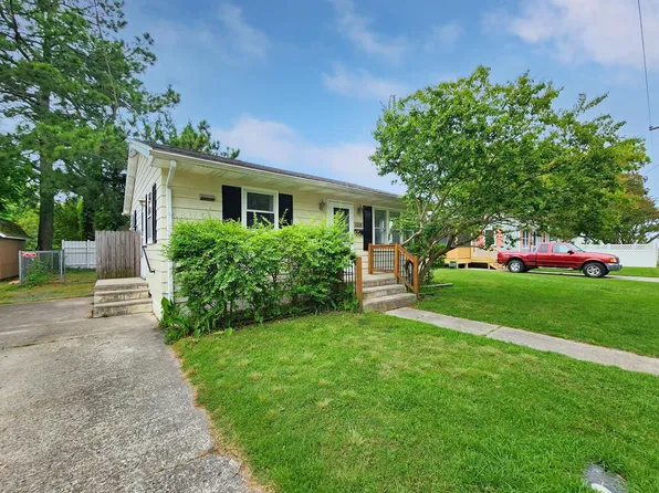 6268 Poplar St, Chincoteague, VA 23336