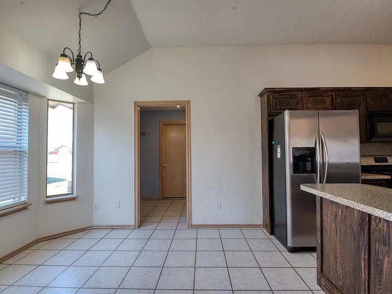 1220 Eastridge Dr — Photo 12