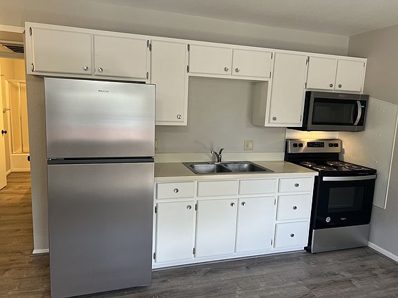 2nd image of 111 S Willow Rd APT 2