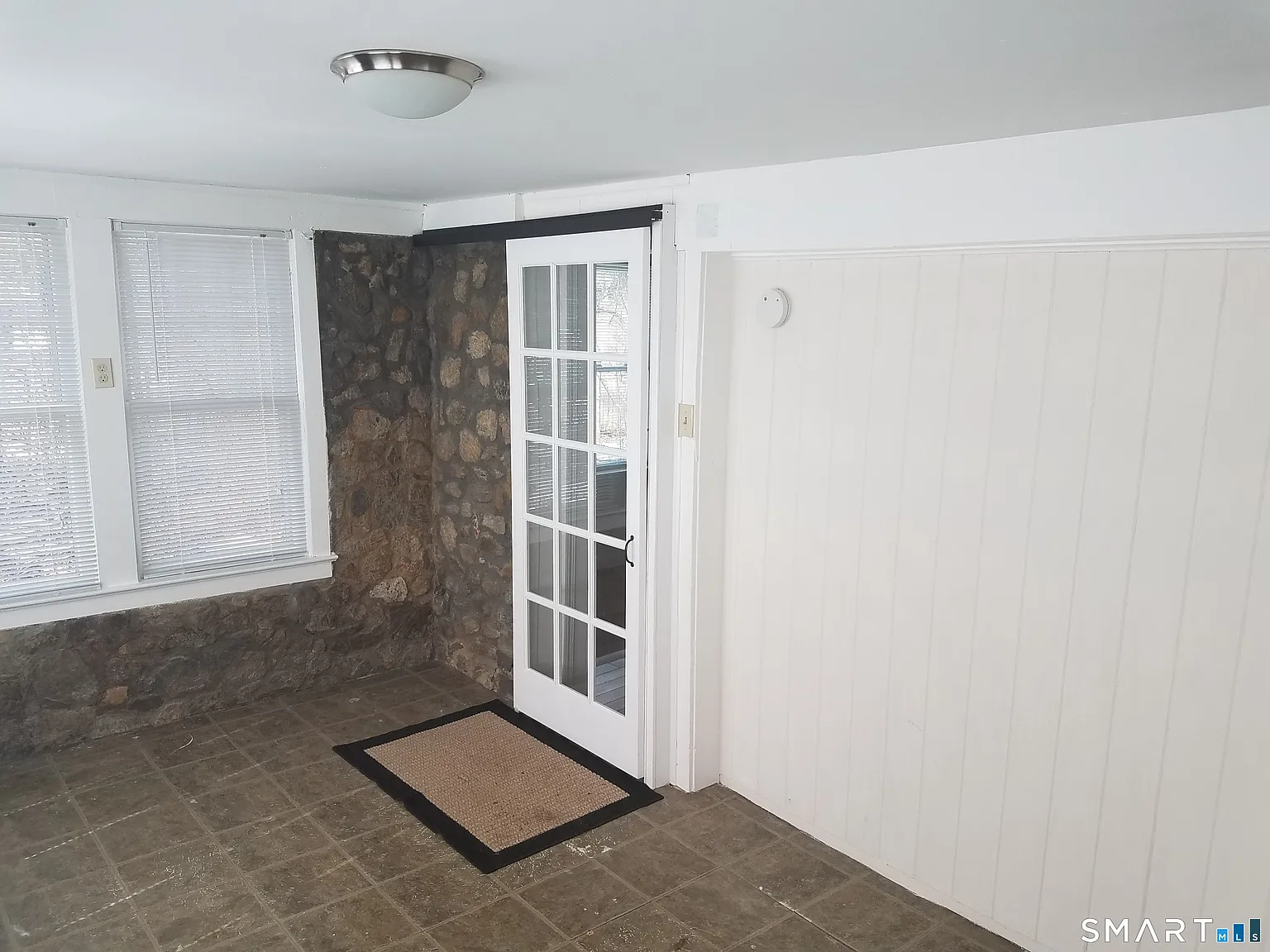 1 bed, 1.0 bath, 802 sqft, $1,075 — Photo 2