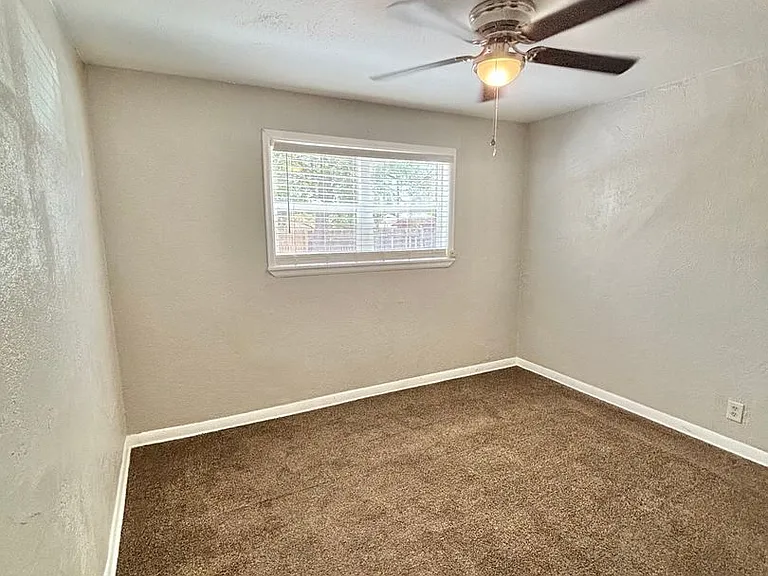 5th Avenue Apartments — Photo 12