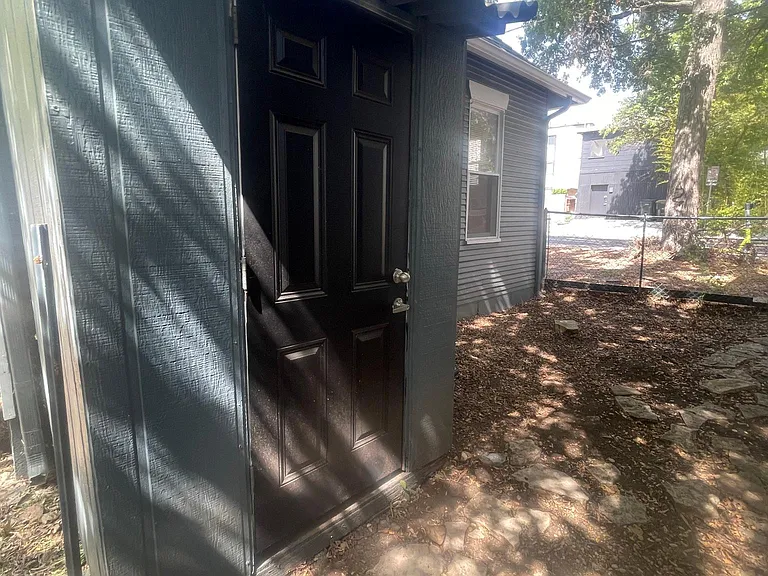 2202 Leon St — Photo 29