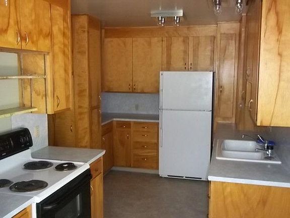 3rd image of 1315 NE Orchard Dr