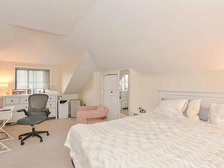 486 E 3rd St #14 — Photo 5