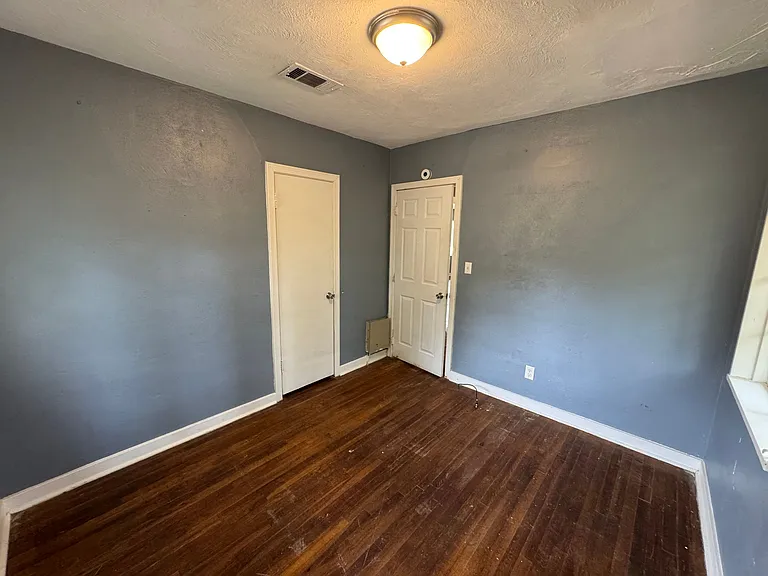 918 Stuart St — Photo 18