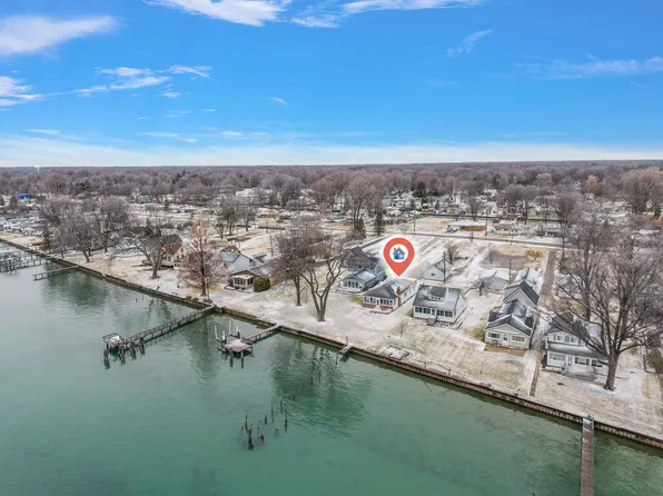 5461 Pointe Dr, East China, MI 48054