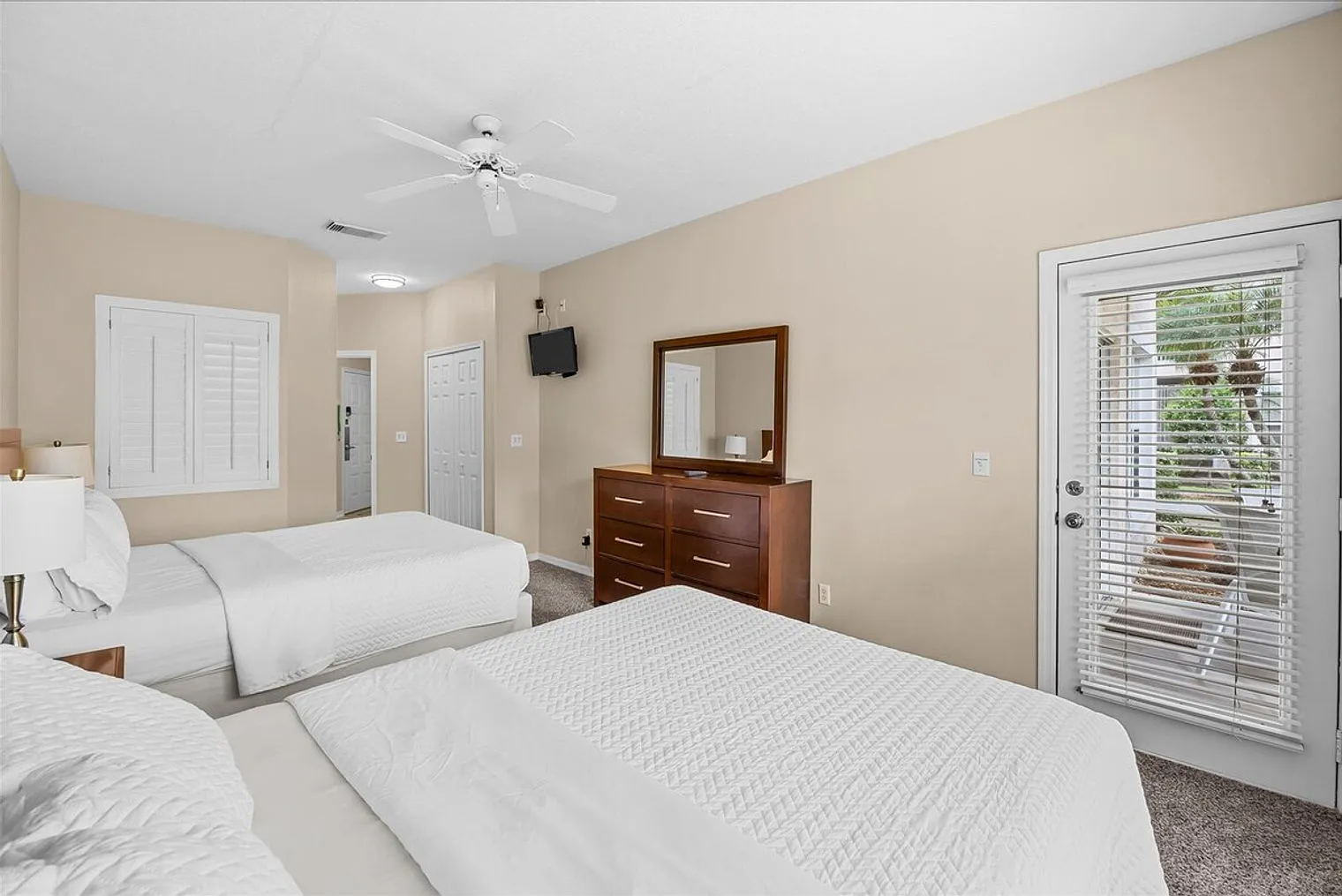 2 bed, 1.0 bath, $4,680 — Photo 4