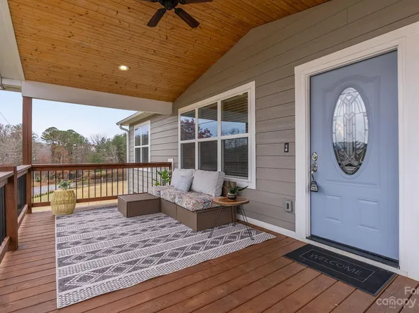 662 Old Fort Rd, Fairview, NC 28730