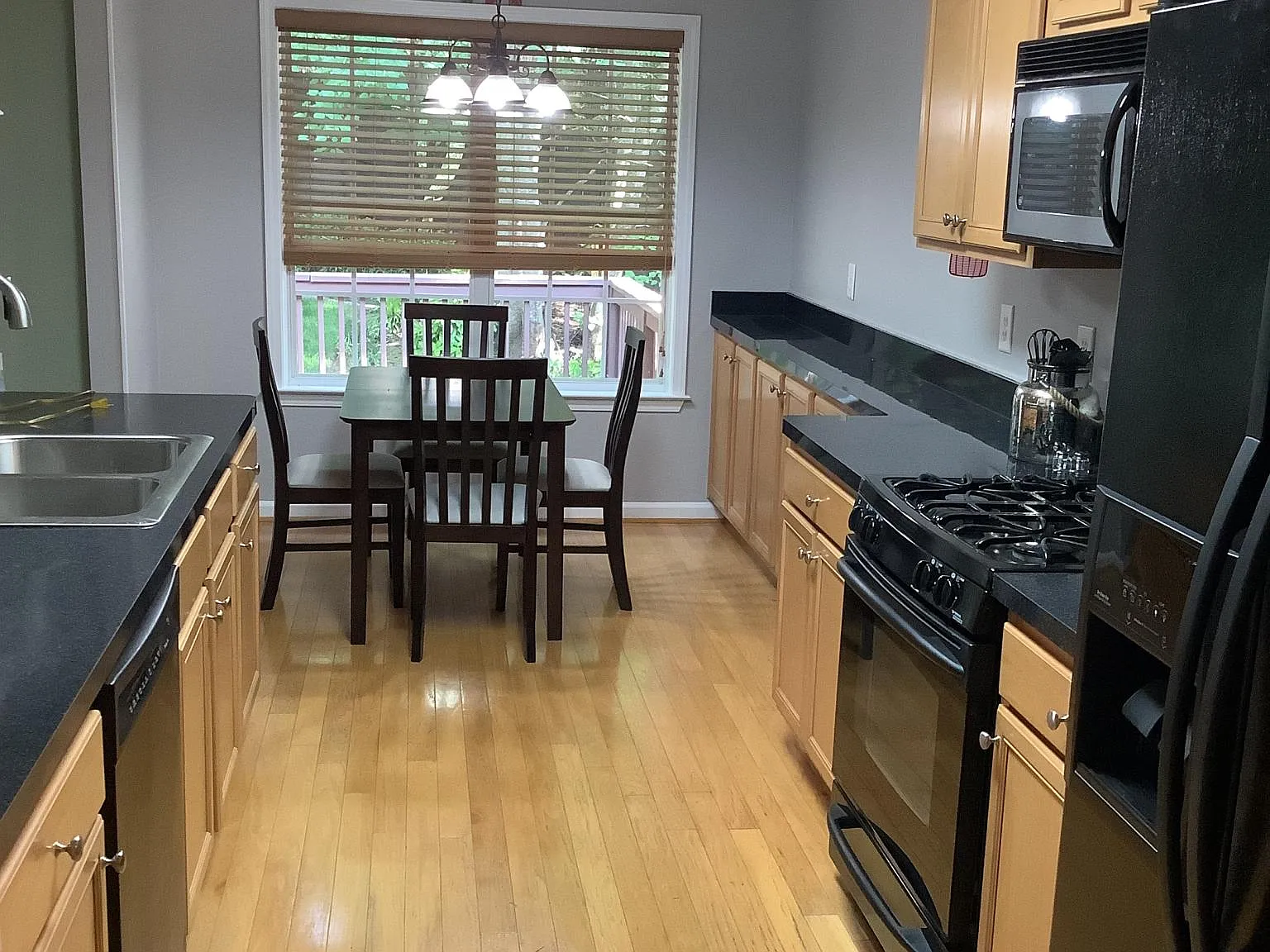 4 bed, 3098 sqft, $3,495 — Photo 4