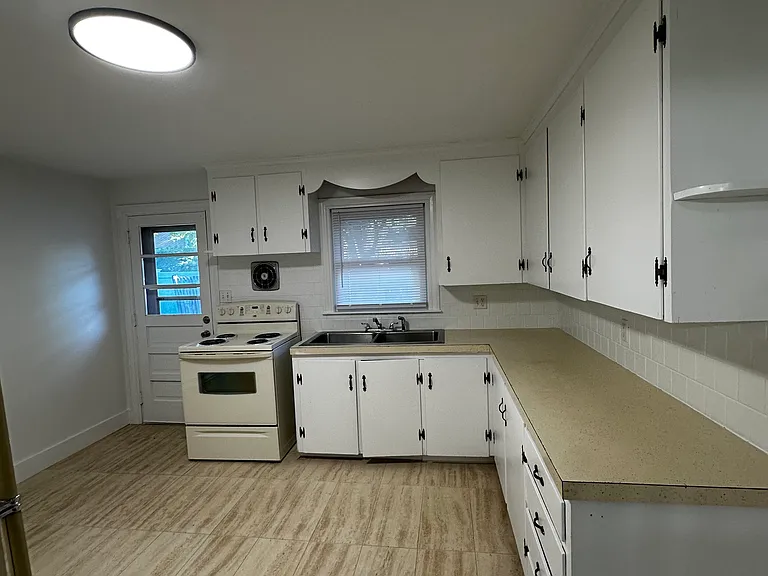 15 Patrick Henry St #4 — Photo 6