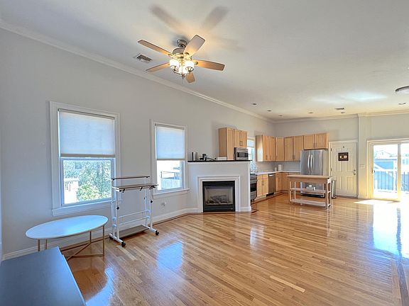 5th image of 614 Dorchester Ave #3