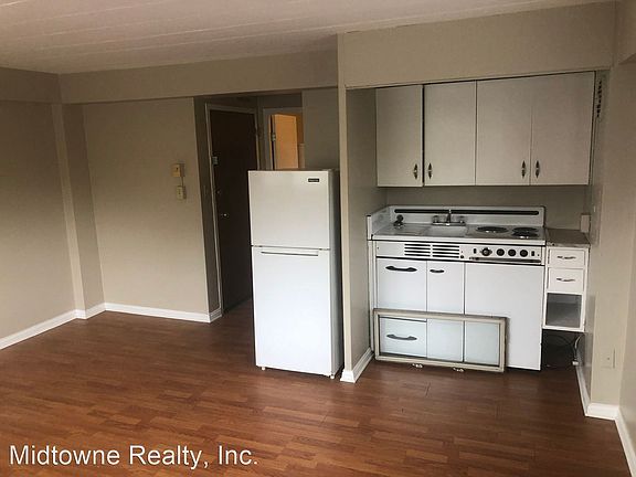 3rd image of 530 W Berry St APT 210