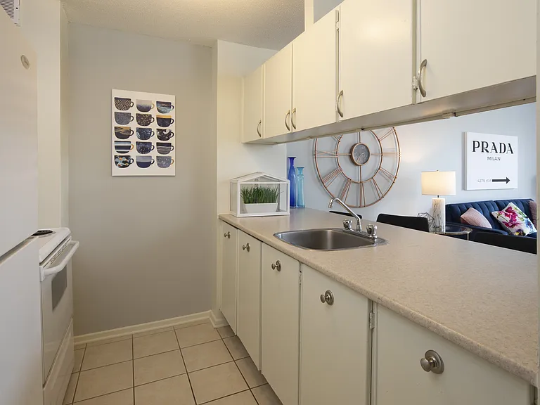 2025 Othello Ave — Photo 8