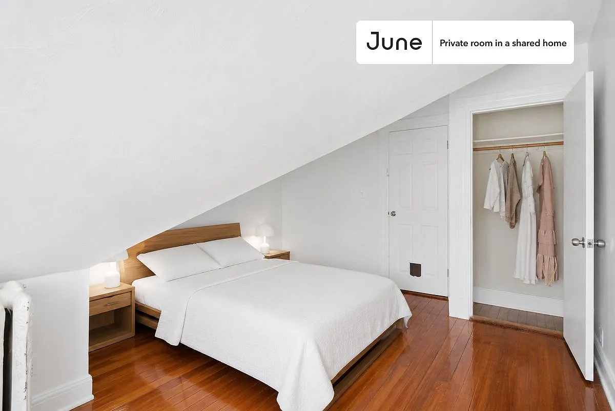 Queen bedroom in 6 bed/2 bath home in Allston #539 F — Photo 1