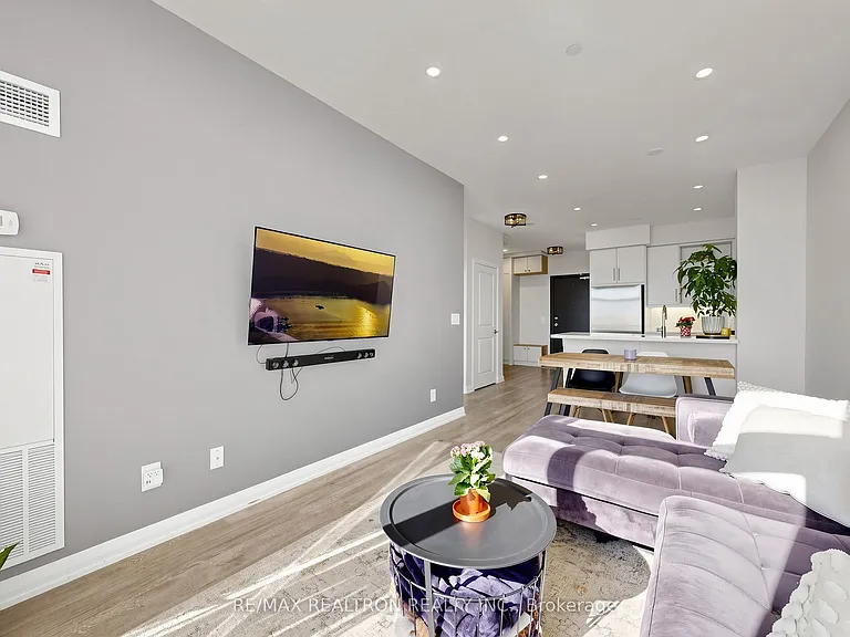 65 Oneida Cres #Penthouse 06 — Photo 13