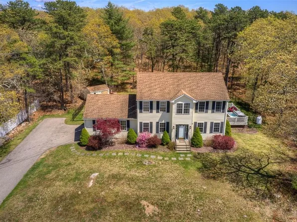 9 Fawn Cir, Charlestown, RI 02813