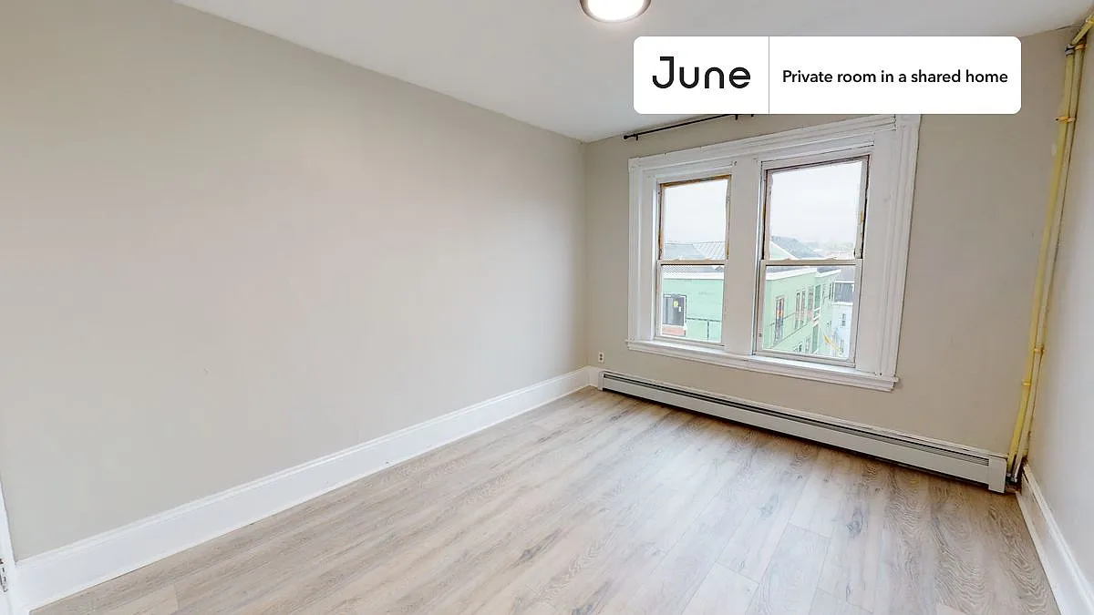 Full bedroom in 4 bed/1 bath home in Allston #1421 D — Photo 2