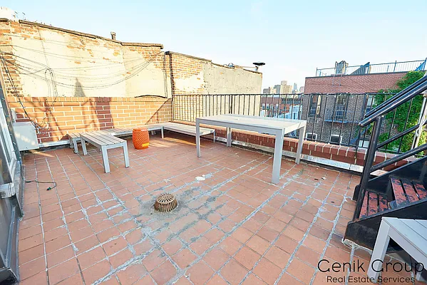 Rented by Genik Group Corp | media 50