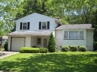 16 Rieder Rd, Edison, NJ 08817