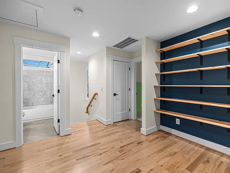 917 S Blount St S — Photo 18