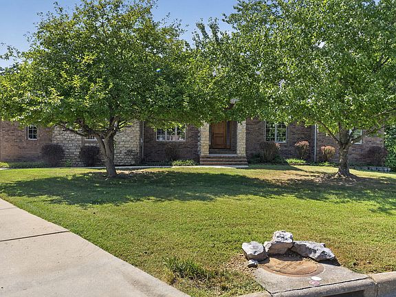 3rd image of 711 E Stone Ridge Drive