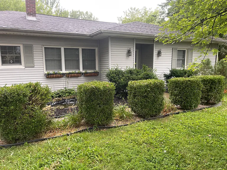 1403 E Main St — Photo 4