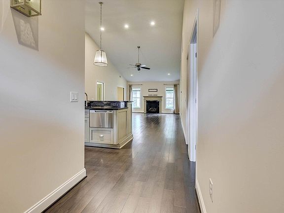 4th image of 121 Sweet Gum Ln