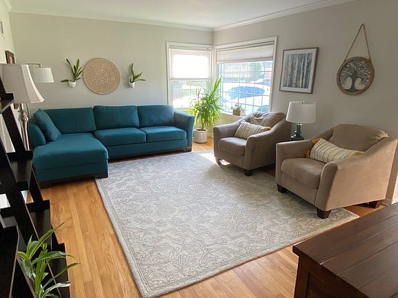 3rd image of 2102 Laura Ln