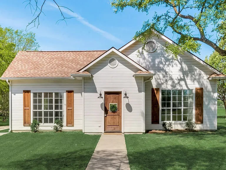 5893 FM 1827 — Photo 18