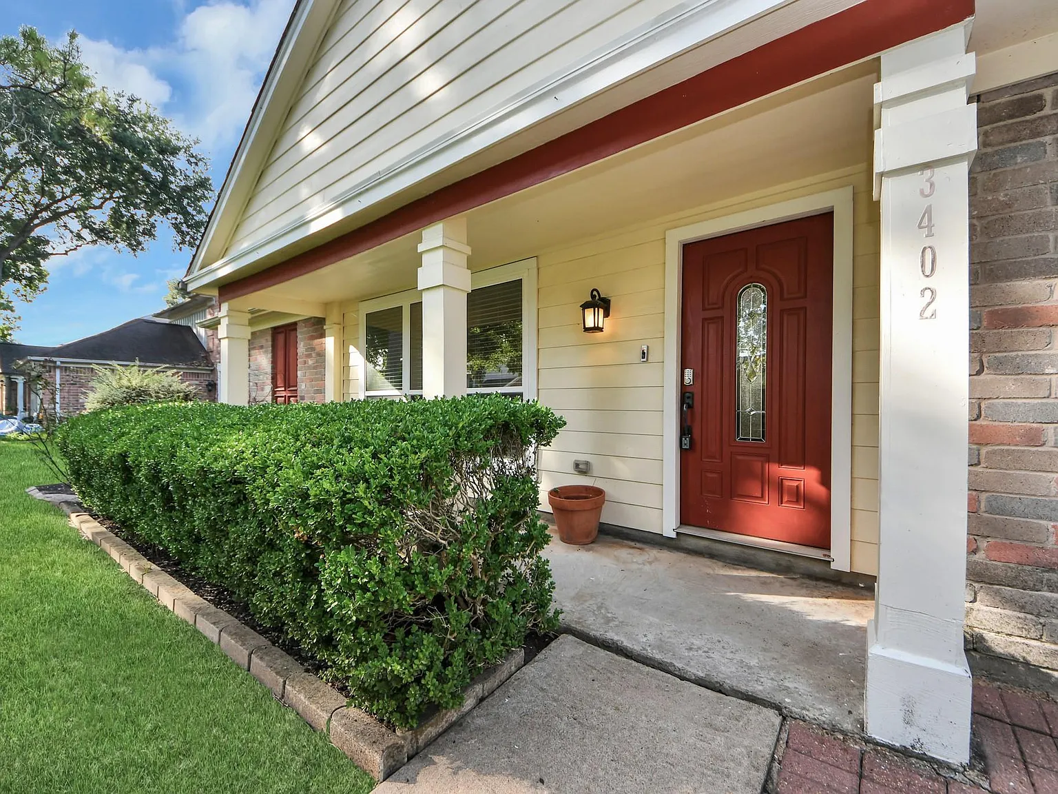 3 bed, 2.0 bath, 1712 sqft, $2,200 — Photo 3