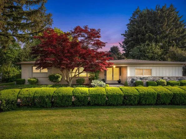 16139 Andover Dr, Clinton Township, MI 48035