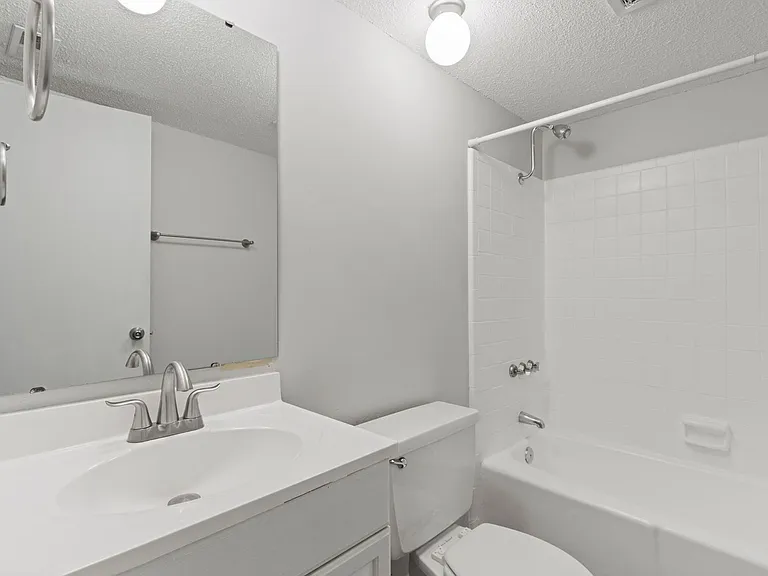 Hickory Ridge Apartments — Photo 11