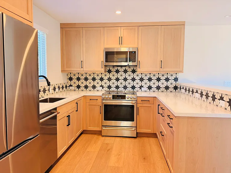 2960 Ventura Dr — Photo 2