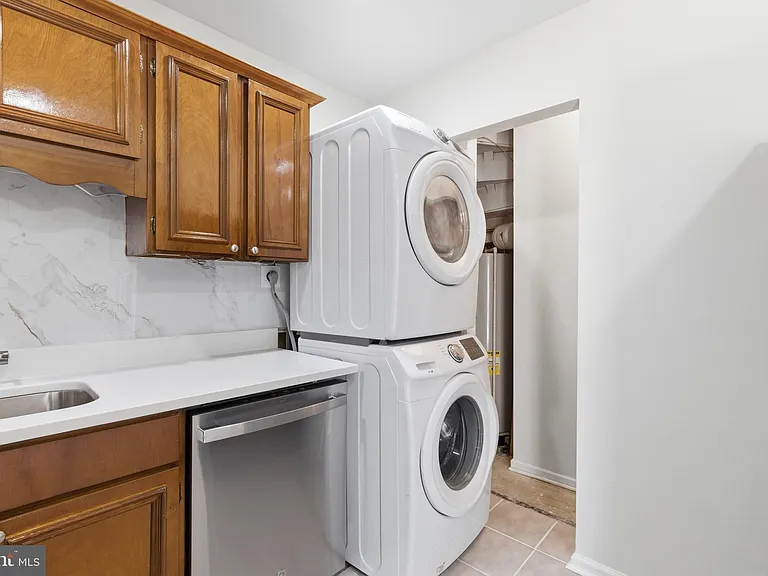 102 N Duke Dr — Photo 15