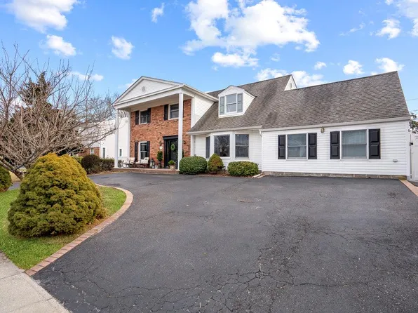 36 Taylor Street, Port Jefferson Station, NY 11776