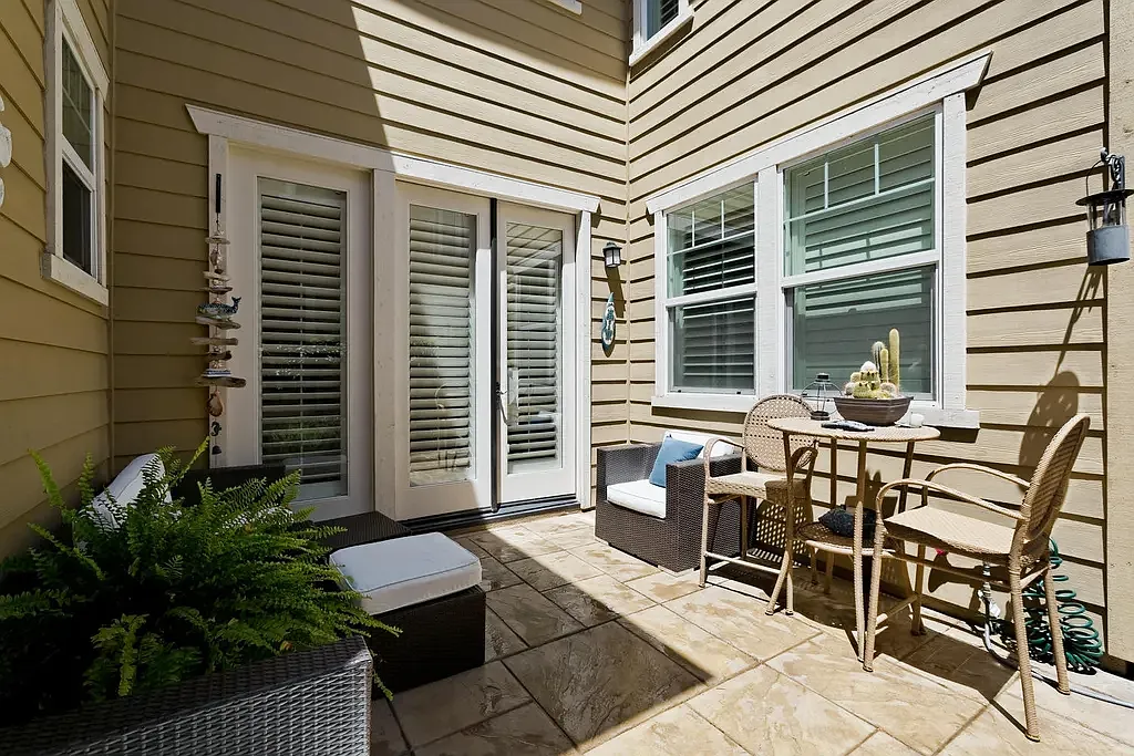 4 bed, 2820 sqft, $6,795 — Photo 2
