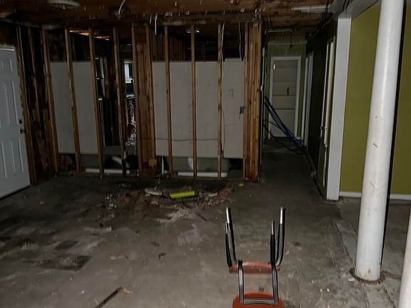 5th image of 947 Palm St