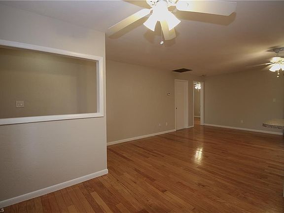 2nd image of 930 SE 1st Pl